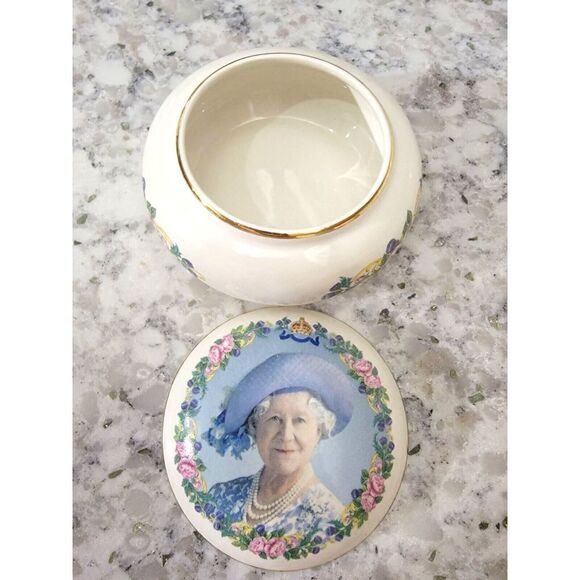 Queen Elizabeth Abbey Pottery Commemorate 100th Bday Dish‎ 2000 24K Gold Decor - Picture 2 of 9